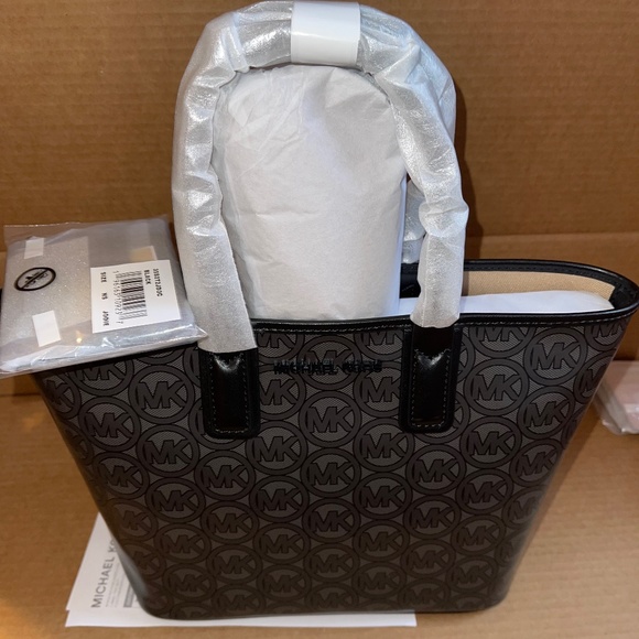 Michael Kors purse and wallet - Picture 1 of 6